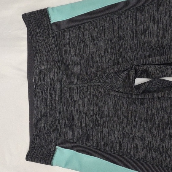 Under Armour gray and teal leggings with hidden Pocket, size S, Like New - Picture 4 of 10